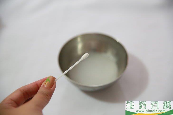 怎么清理熨斗底板