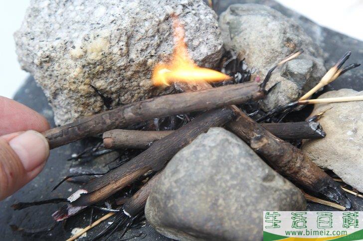 怎么在没有火柴或打火机的情况下生火