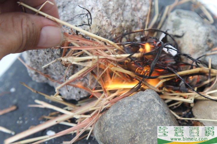 怎么在没有火柴或打火机的情况下生火