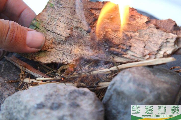 怎么在没有火柴或打火机的情况下生火