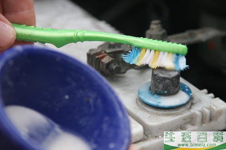 怎么清洁蓄电池接线柱
