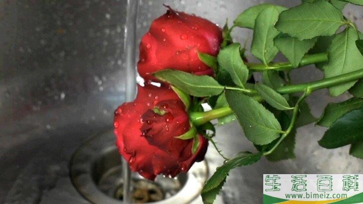 怎么用玫瑰花瓣自制香水
