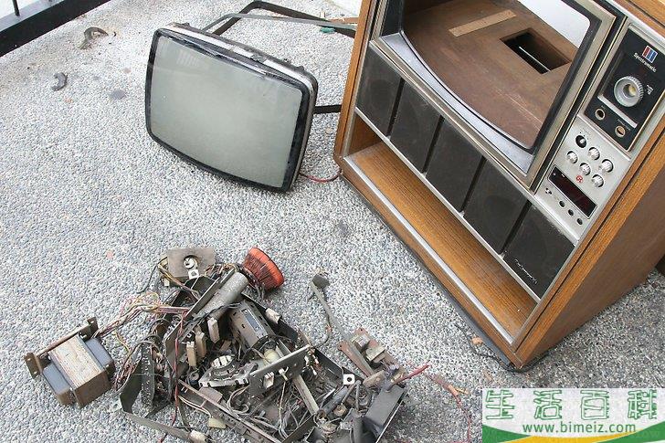 怎么将旧电视机改造成鱼缸