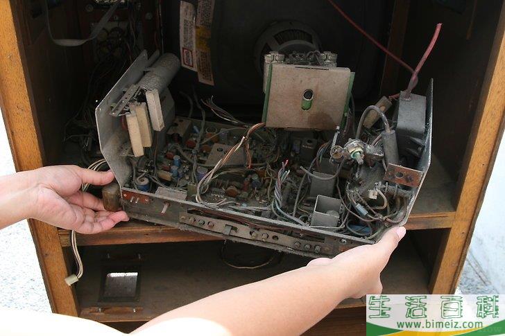 怎么将旧电视机改造成鱼缸