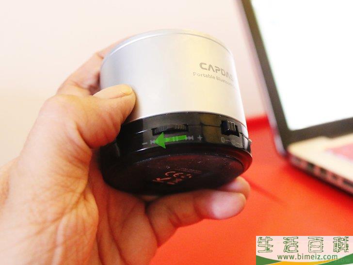 怎么将扬声器连接到笔记本电脑上