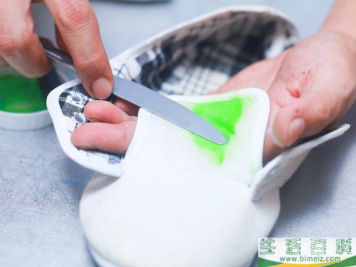 怎么清除帆布鞋上的涂料