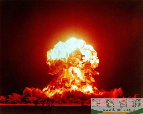 第一颗原子爆炸是哪年