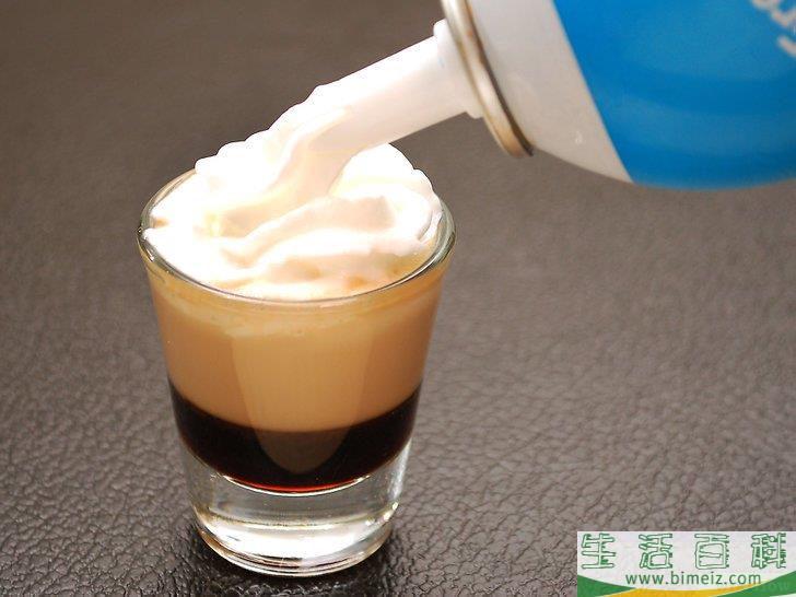 怎么制作“吹管之乐”鸡尾酒(Blow Job)