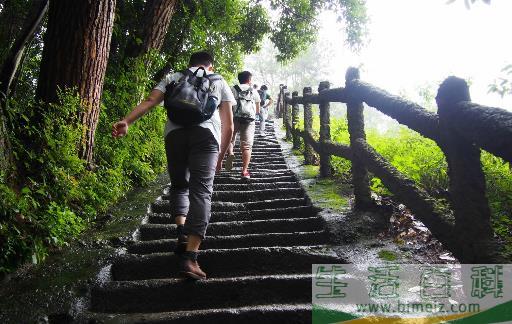 去爬山要做哪些准备
