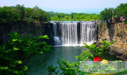 去镜泊湖看火山堰塞湖