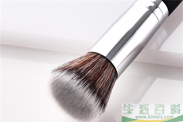 粉底刷可以用来刷气垫吗 粉底刷会卡粉吗