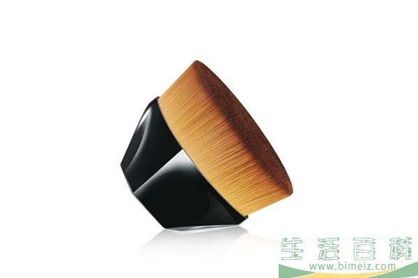 粉底刷比美妆蛋好用吗 粉底刷和美妆蛋有什么区别