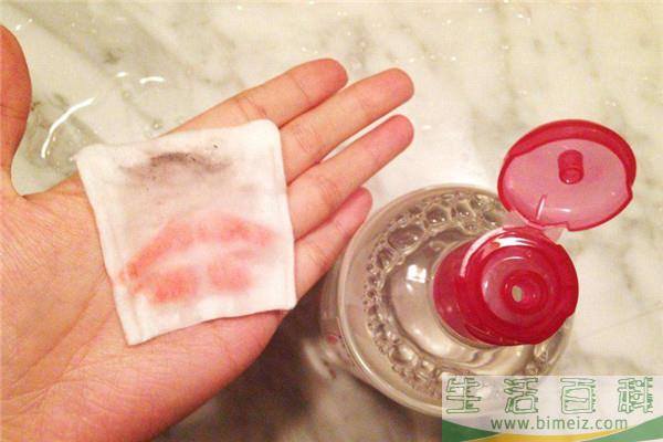 卸妆水和卸妆油有什么区别 卸妆水的正确使用方法