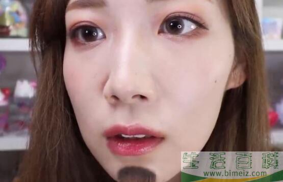 高光和定妆散粉