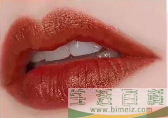 适合素颜还显白的口红色号 素颜显白的口红颜色有哪些