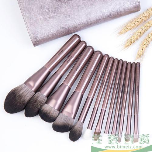 平价化妆刷什么牌子好用 新手必备的化妆刷有哪几只 