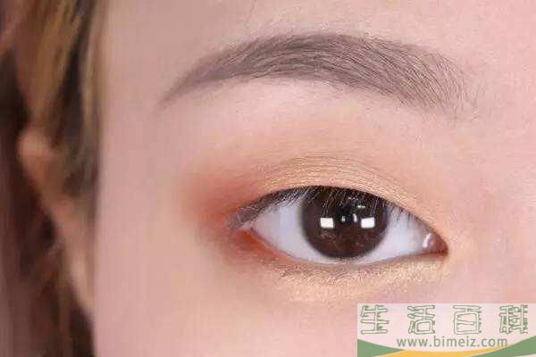 肿泡眼适合什么颜色的眼影 肿泡眼怎么画眼影好看