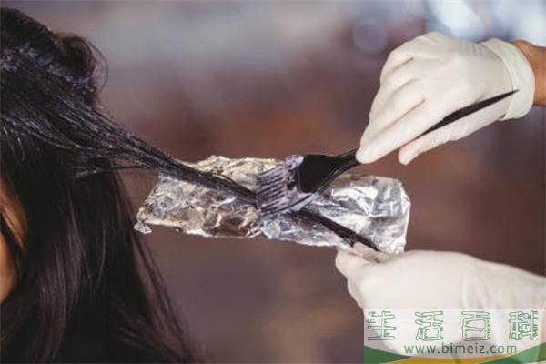 前一天洗了头可以染头发吗 染头前一天洗头发了怎么办