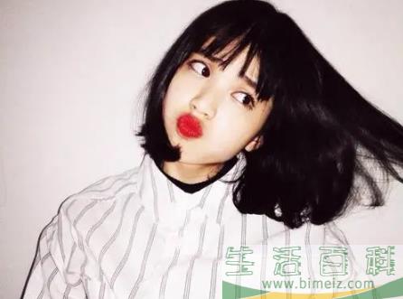 为什么女生剪短发发尾会翘1