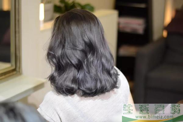 染发什么颜色好看显白 染发什么颜色显年轻