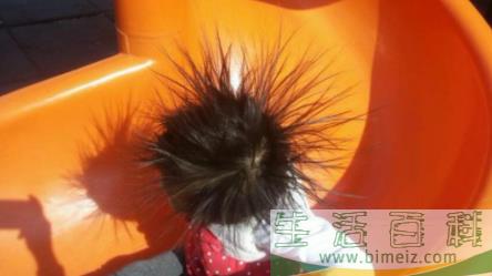 头发起静电是怎么回事1