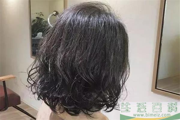 烫发不卷怎么回事 烫发不卷怎么补救