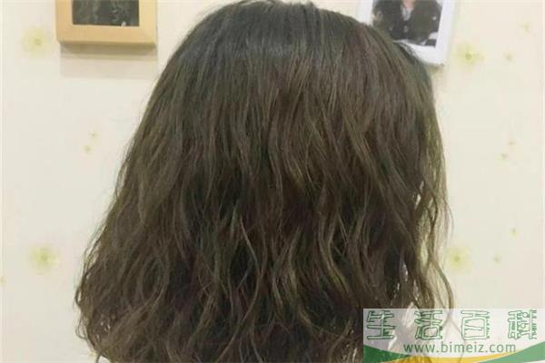 烫发不卷怎么回事 烫发不卷怎么补救