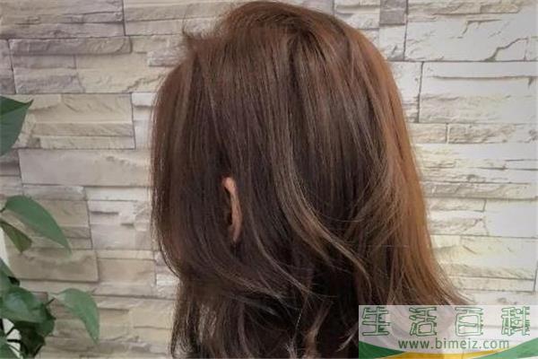 烫发后有头皮屑怎么办 烫头发为什么会有头皮屑