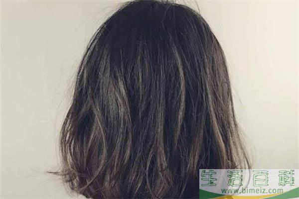 烫发后有头皮屑怎么办 烫头发为什么会有头皮屑