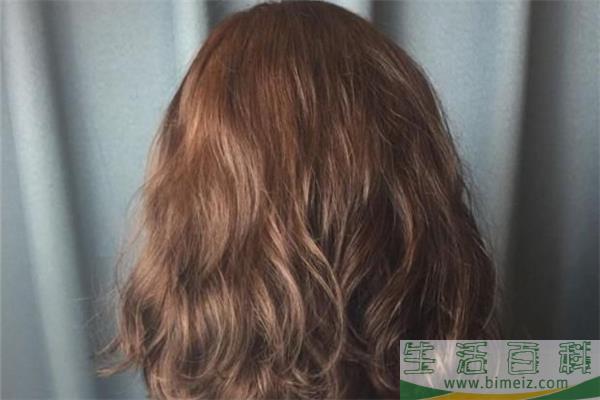 烫发后头发干枯毛躁怎么护理 烫发后头发变黄怎么办