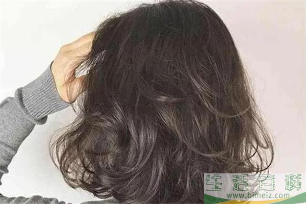 烫发后多久可以洗头 烫发后洗头是自然干还是吹干