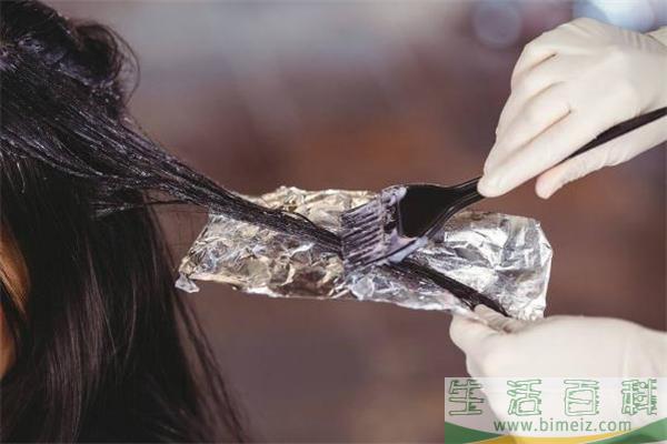 染发爆顶要重染一遍吗 头发染爆顶了多久会自然