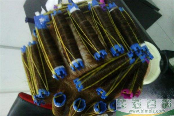 烫发压杠痕迹怎么处理 烫发压杠痕迹是什么样子
