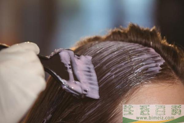 染发后头发怎么养护 染发后怎么预防头发掉色
