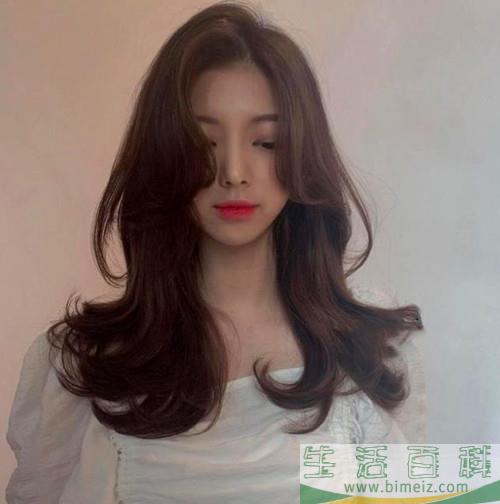 冬天哪能不烫发！2019年年末最好看不挑人的女生卷发发型推荐