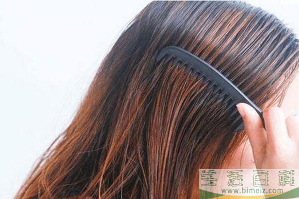 头发油怎么洗头发好 头发油用什么类型的洗发水好