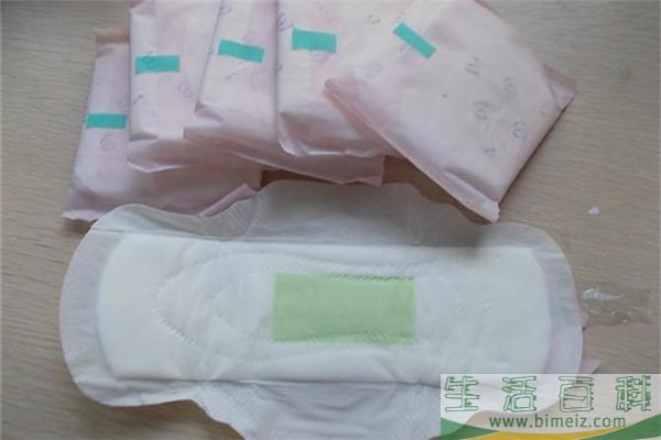 卫生巾过敏下面很痒怎么办 卫生巾过敏有哪些症状