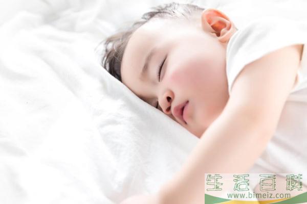 新生儿睡觉一惊一惊 新生儿睡眠不好的原因