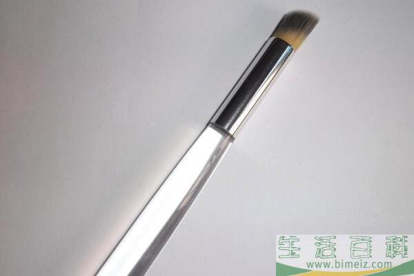 唇刷多久清洗一次-怎样清洗唇刷