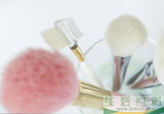 使用了过期化妆品怎么办 过期化妆品有危害吗