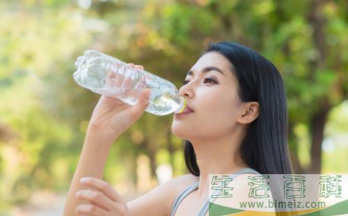一杯水能解决十种病 一天不要少于八杯水