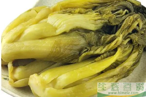 有多少人赤脚踩酸菜?员工现身说法 酸菜是用什么菜腌制的