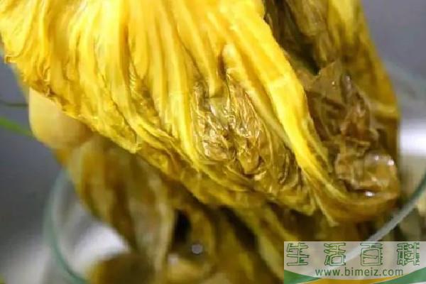 酸菜和泡菜一样吗 酸菜可以放冰箱冷冻吗