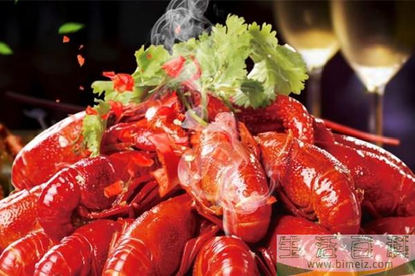 小龙虾买什么颜色的好 小龙虾青虾和红虾的区别