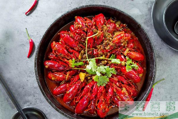 小龙虾用什么啤酒煮好吃 小龙虾炖多长时间入味