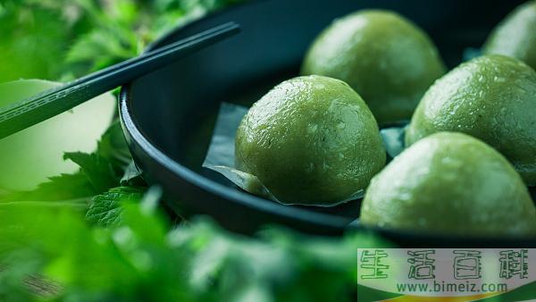 蒸青团的时候下面垫的纸是什么纸 蒸青团下面能垫锡纸吗