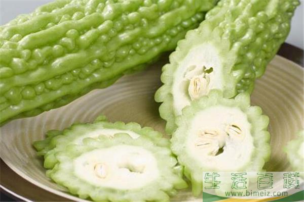苦瓜要不要焯水 苦瓜要削皮吗