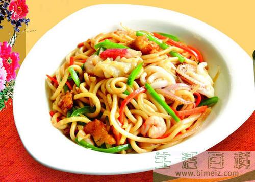 海鲜炒乌冬面怎么做好吃 海鲜炒乌冬面的做法