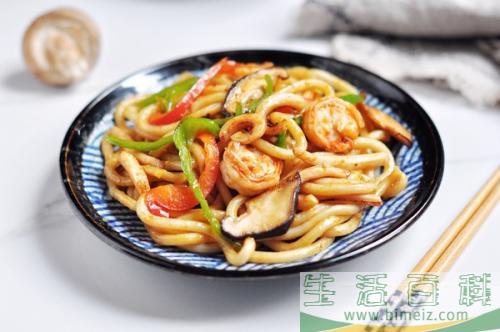 海鲜炒乌冬面怎么做好吃 海鲜炒乌冬面的做法