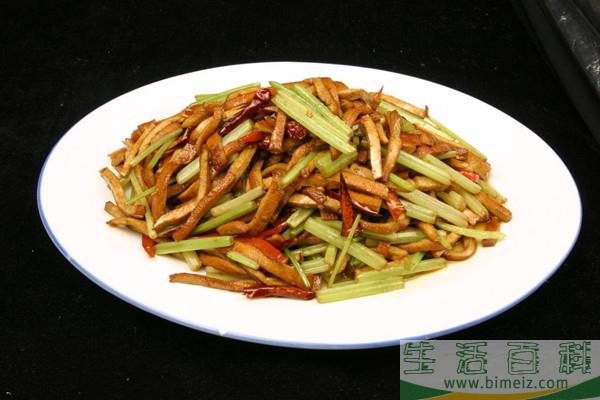 芹菜炒豆干怎做好吃 芹菜炒豆干的技巧